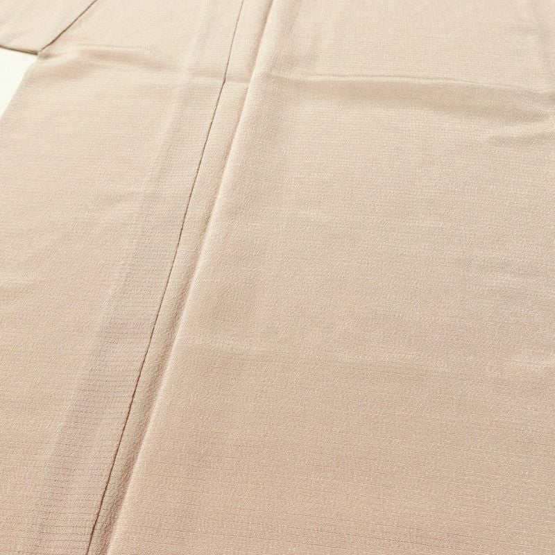 盛夏 色無地 白坂幸蔵 絽ちりめん 縮緬 絽 良品 しつけ糸付き 夏用 一つ紋付き 正絹 無地 単衣仕立て 身丈152.5cm 裄丈63.5cm リサイクル着物 着物 お茶会 フォーマル シンプル ピンクベージュ ベージュ_画像5