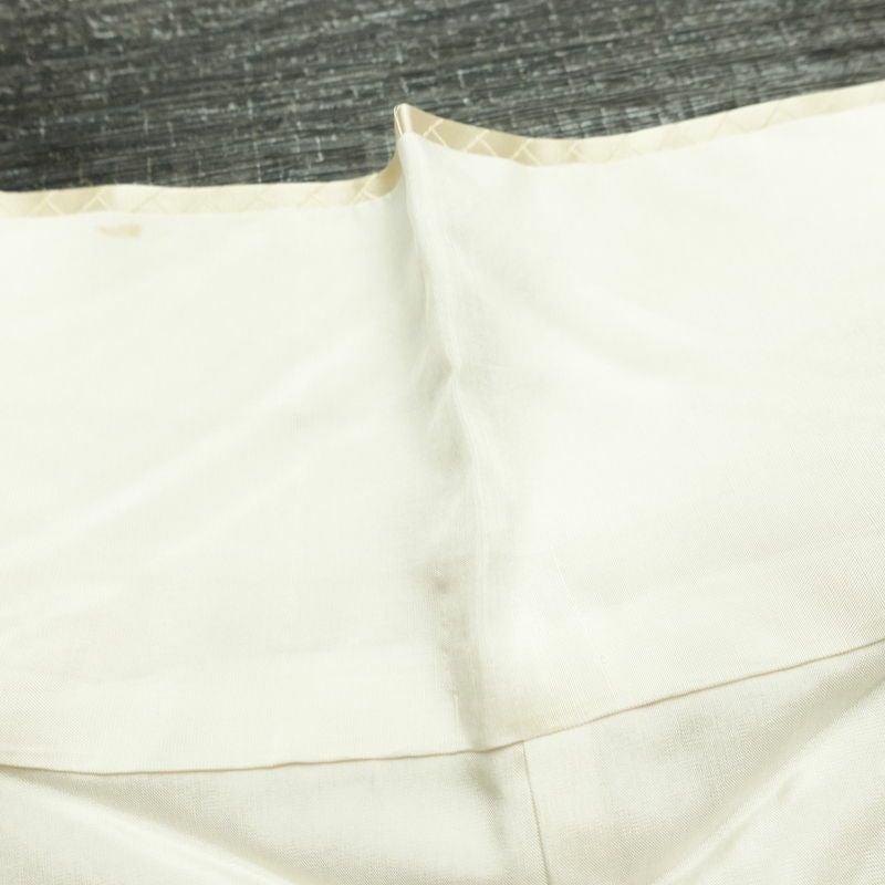 付け下げ 綸子 正絹 花柄 袷仕立て 身丈158cm 裄丈64cm リサイクル着物 着物 入学式 卒業式 七五三 お宮参り フォーマル 菊 クリーム_画像20