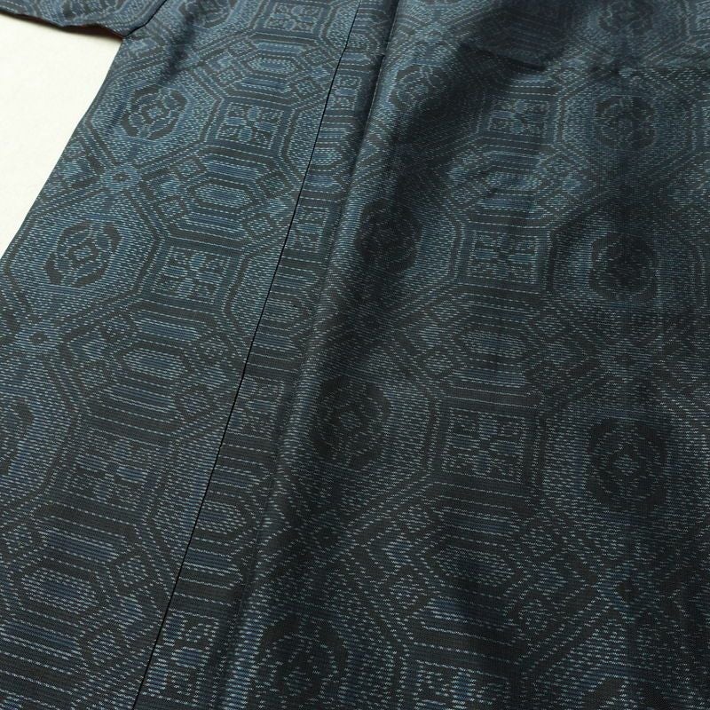 紬 正絹 幾何学柄・抽象柄 袷仕立て 身丈159.5cm 裄丈62.5cm リサイクル着物 着物 青・紺_画像5