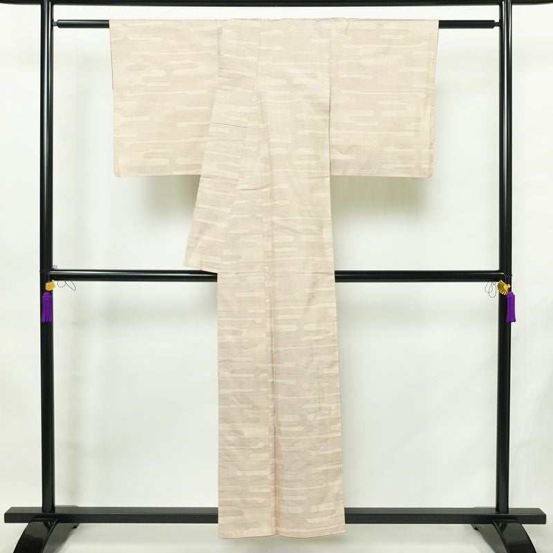 大島紬 都喜ヱ門 手絣 証紙あり 正絹 古典柄 袷仕立て 身丈154cm 裄丈62.5cm リサイクル着物 一部しつけ糸付き 着物 ベージュピンク ピンク_画像2