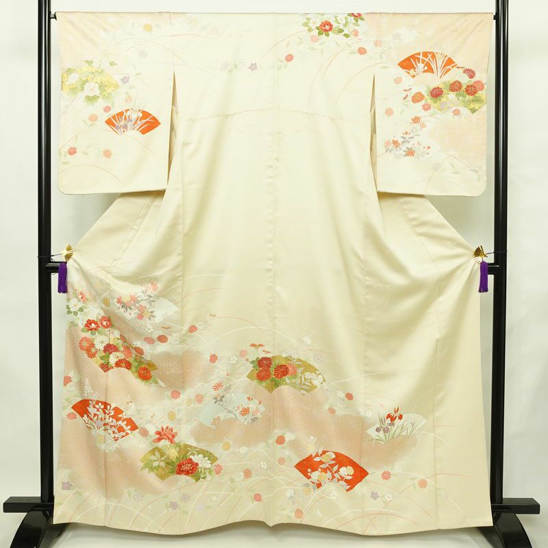 訪問着 良品 金駒刺繍 綸子 正絹 古典柄 袷仕立て 身丈163cm 裄丈66.5cm リサイクル着物 着物 箔 共八掛 金彩 入学式 卒業式 七五三 お宮参り フォーマル 菊 クリーム_画像1