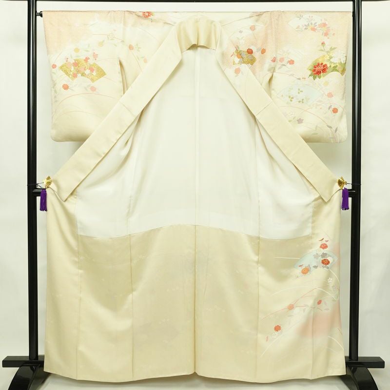 訪問着 良品 金駒刺繍 綸子 正絹 古典柄 袷仕立て 身丈163cm 裄丈66.5cm リサイクル着物 着物 箔 共八掛 金彩 入学式 卒業式 七五三 お宮参り フォーマル 菊 クリーム_画像3