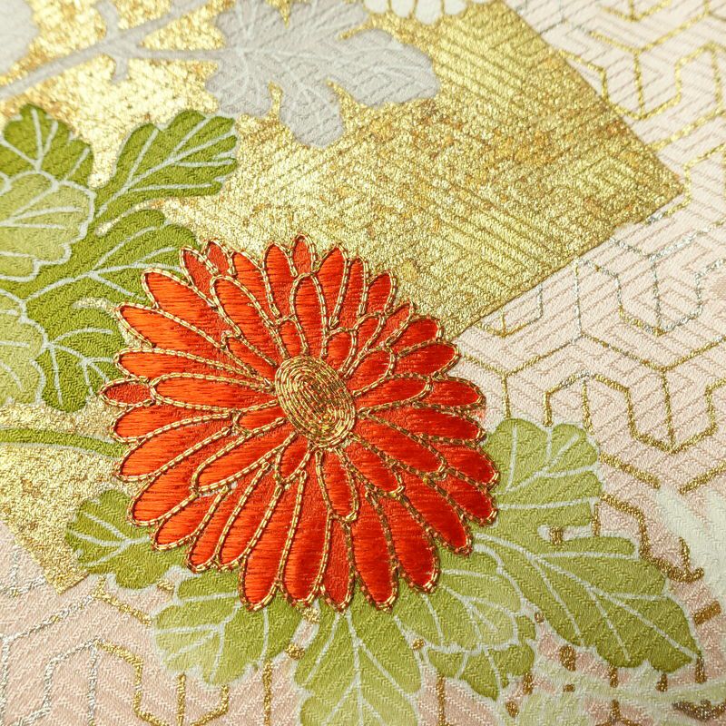 訪問着 良品 金駒刺繍 綸子 正絹 古典柄 袷仕立て 身丈163cm 裄丈66.5cm リサイクル着物 着物 箔 共八掛 金彩 入学式 卒業式 七五三 お宮参り フォーマル 菊 クリーム_画像8