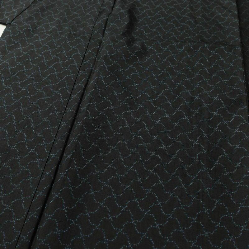 大島紬 古代染色 純泥染 証紙あり 正絹 古典柄 袷仕立て 身丈151cm 裄丈61.5cm リサイクル着物 着物 モダン 黒_画像5