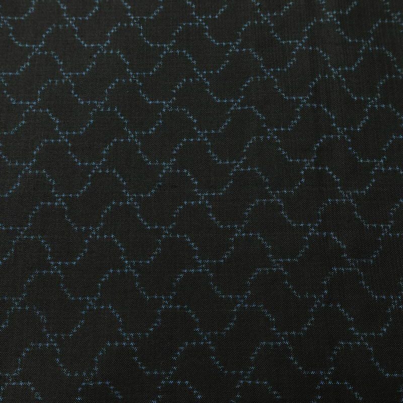 大島紬 古代染色 純泥染 証紙あり 正絹 古典柄 袷仕立て 身丈151cm 裄丈61.5cm リサイクル着物 着物 モダン 黒_画像7