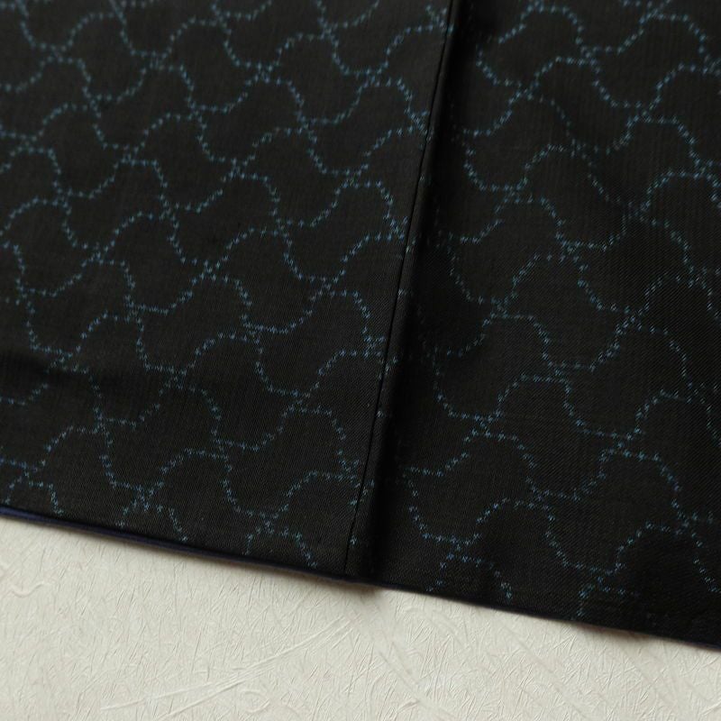 大島紬 古代染色 純泥染 証紙あり 正絹 古典柄 袷仕立て 身丈151cm 裄丈61.5cm リサイクル着物 着物 モダン 黒_画像9