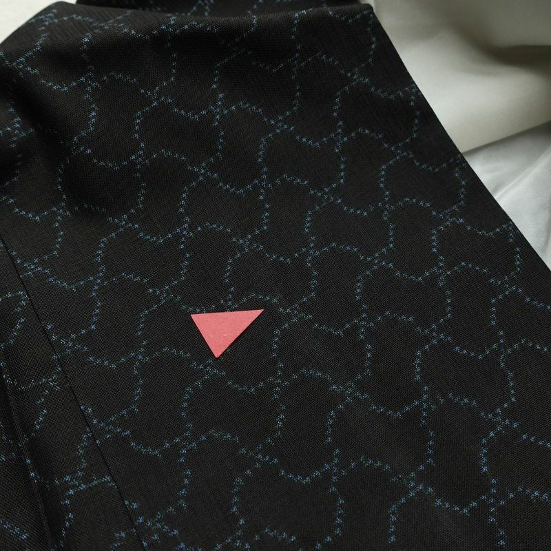 大島紬 古代染色 純泥染 証紙あり 正絹 古典柄 袷仕立て 身丈151cm 裄丈61.5cm リサイクル着物 着物 モダン 黒_画像15