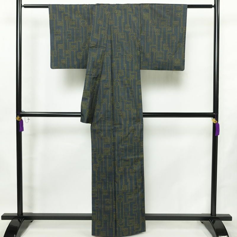 大島紬 正絹 幾何学柄・抽象柄 袷仕立て 身丈160cm 裄丈62.5cm リサイクル着物 着物 青・紺_画像2