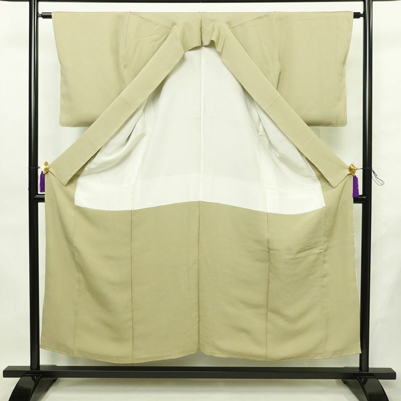 色留袖 良品 しつけ糸付き 一つ紋付き 正絹 風景柄 袷仕立て 身丈152cm 裄丈63cm リサイクル着物 着物 箔 結婚式 パーティー フォーマル ベージュ_画像3