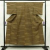 単衣 紬 バチ衿仕立て 正絹 縞柄・線柄 単衣仕立て 身丈149cm 裄丈62cm リサイクル着物 着物 モダン 紬着物 黄・黄土色_画像1
