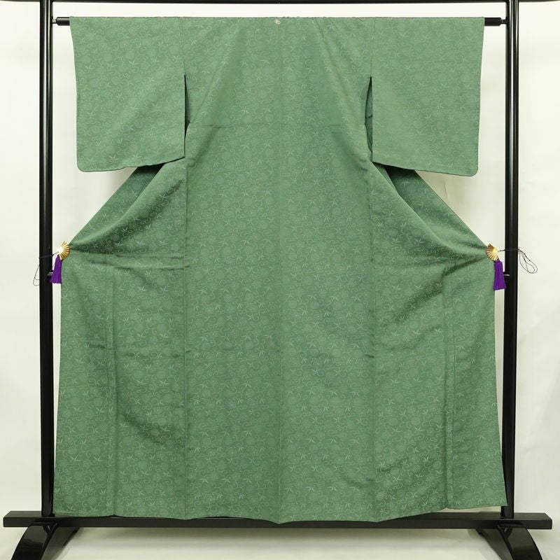 単衣 色無地 しつけ糸付き 一つ紋付き 正絹 古典柄 単衣仕立て 身丈158cm 裄丈63cm リサイクル着物 着物 緑・うぐいす色_画像1