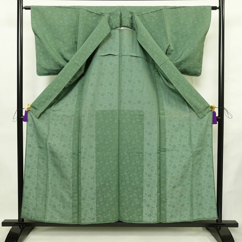単衣 色無地 しつけ糸付き 一つ紋付き 正絹 古典柄 単衣仕立て 身丈158cm 裄丈63cm リサイクル着物 着物 緑・うぐいす色_画像3