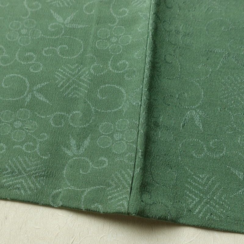 単衣 色無地 しつけ糸付き 一つ紋付き 正絹 古典柄 単衣仕立て 身丈158cm 裄丈63cm リサイクル着物 着物 緑・うぐいす色_画像10