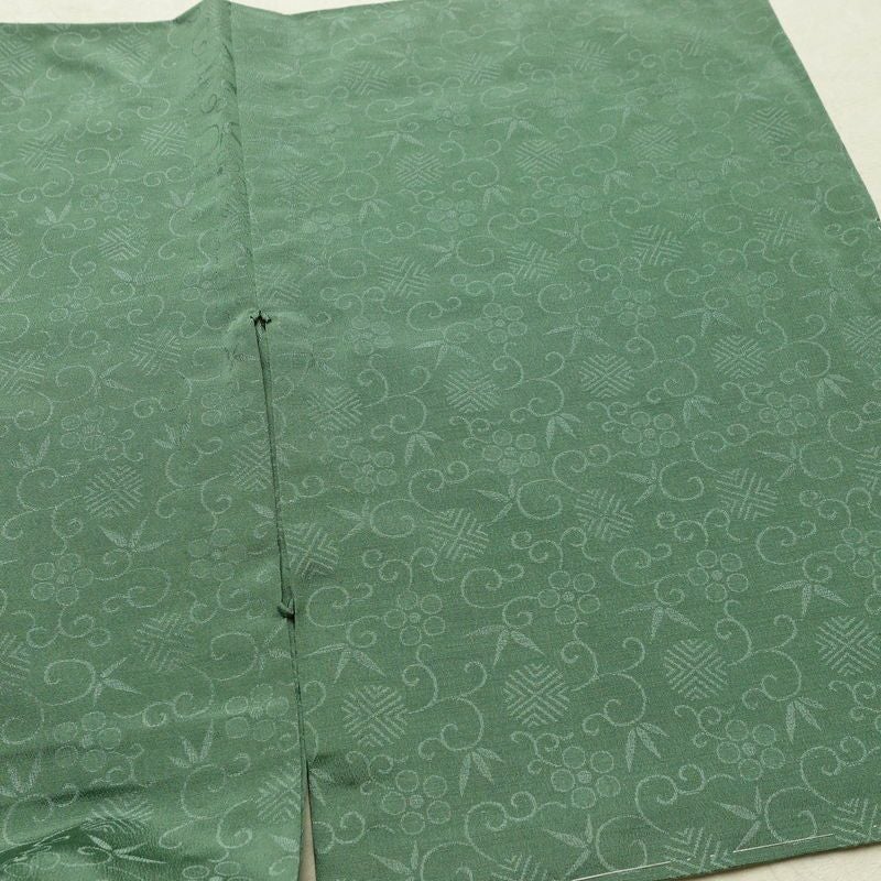 単衣 色無地 しつけ糸付き 一つ紋付き 正絹 古典柄 単衣仕立て 身丈158cm 裄丈63cm リサイクル着物 着物 緑・うぐいす色_画像12