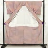 小紋 斉藤三才 落款入り 縮緬 一つ紋付き 正絹 その他の柄 袷仕立て 身丈155cm 裄丈64cm リサイクル着物 着物 紫・藤色_画像3