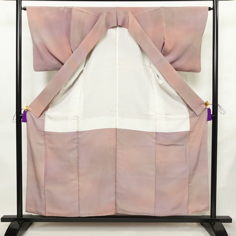 小紋 斉藤三才 落款入り 縮緬 一つ紋付き 正絹 その他の柄 袷仕立て 身丈155cm 裄丈64cm リサイクル着物 着物 紫・藤色_画像3