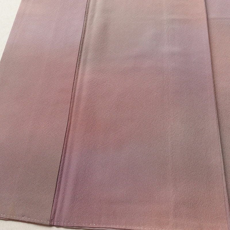 小紋 斉藤三才 落款入り 縮緬 一つ紋付き 正絹 その他の柄 袷仕立て 身丈155cm 裄丈64cm リサイクル着物 着物 紫・藤色_画像4