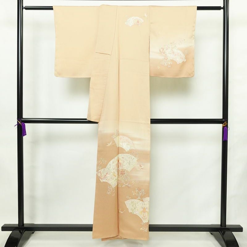 付け下げ 良品 スワトウ刺繍 蘇州刺繍 正絹 古典柄 袷仕立て 身丈156cm 裄丈62cm リサイクル着物 一部しつけ糸付き 着物 刺繍 入学式 卒業式 七五三 パーティー お宮参り フォーマル 上品 ベージュ_画像2