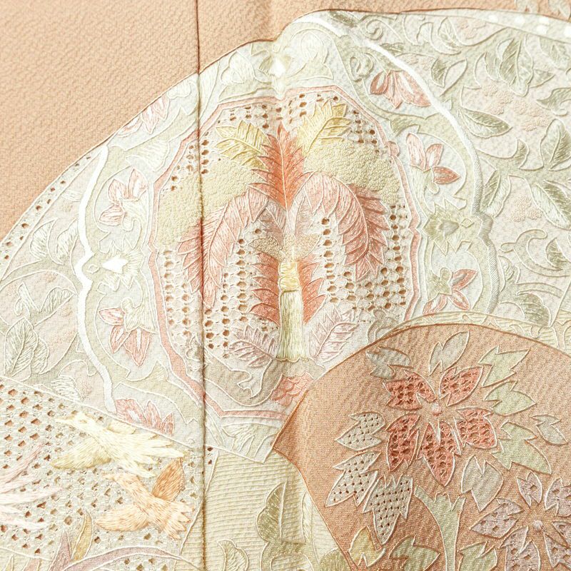 付け下げ 良品 スワトウ刺繍 蘇州刺繍 正絹 古典柄 袷仕立て 身丈156cm 裄丈62cm リサイクル着物 一部しつけ糸付き 着物 刺繍 入学式 卒業式 七五三 パーティー お宮参り フォーマル 上品 ベージュ_画像7
