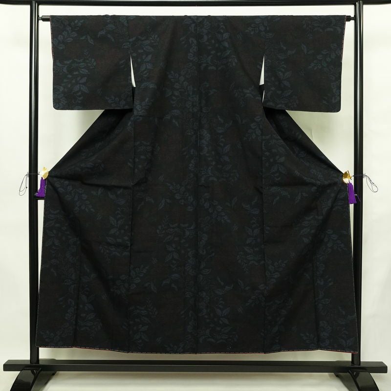 紬 しつけ糸付き 正絹 木の葉・植物柄 袷仕立て 身丈154cm 裄丈63cm リサイクル着物 着物 青・紺_画像1