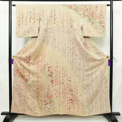 訪問着 良品 落款入り 縮緬 正絹 花柄 袷仕立て 身丈159.5cm 裄丈63cm リサイクル着物 着物 共八掛 金彩 パーティー フォーマル ベージュ