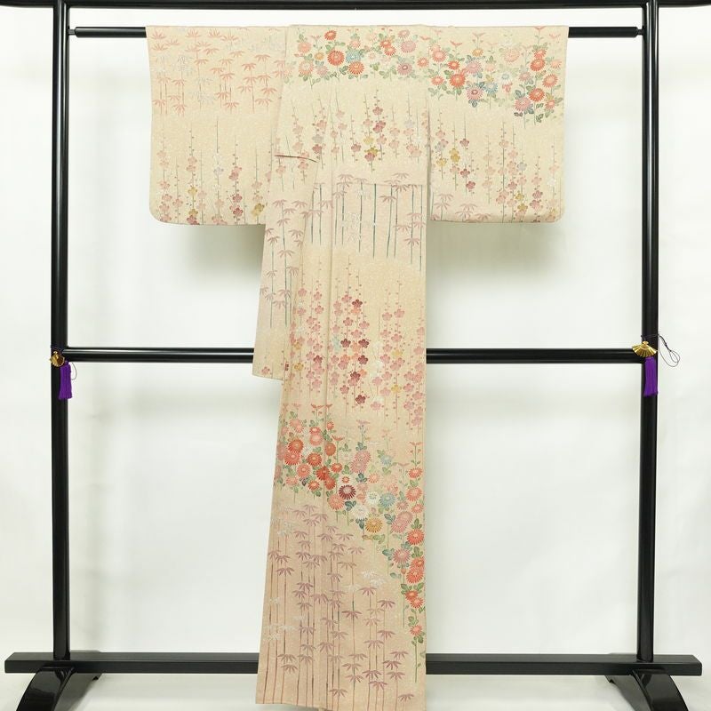 訪問着 良品 落款入り 縮緬 正絹 花柄 袷仕立て 身丈159.5cm 裄丈63cm リサイクル着物 着物 共八掛 金彩 パーティー フォーマル ベージュ_画像2