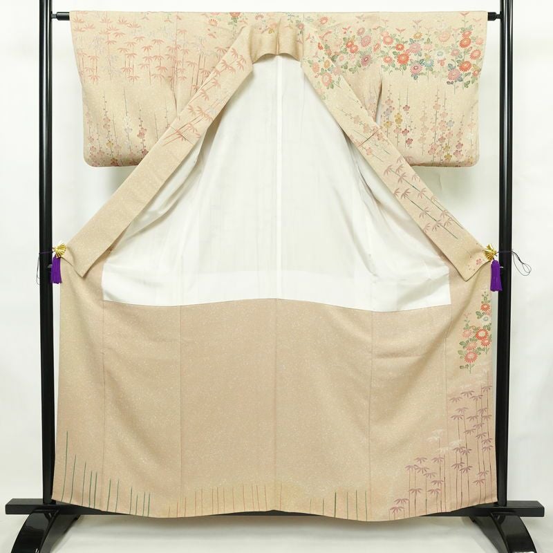 訪問着 良品 落款入り 縮緬 正絹 花柄 袷仕立て 身丈159.5cm 裄丈63cm リサイクル着物 着物 共八掛 金彩 パーティー フォーマル ベージュ_画像3
