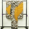 振袖 良品 落款入り 絞り 正絹 花柄 袷仕立て 身丈160cm 裄丈66cm リサイクル着物 着物 金彩 成人式 二十歳 二十歳の集い フォーマル 黄・黄土色_画像2