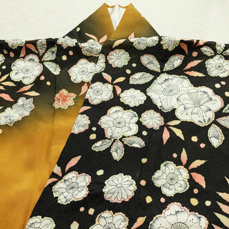 振袖 良品 落款入り 絞り 正絹 花柄 袷仕立て 身丈160cm 裄丈66cm リサイクル着物 着物 金彩 成人式 二十歳 二十歳の集い フォーマル 黄・黄土色_画像17
