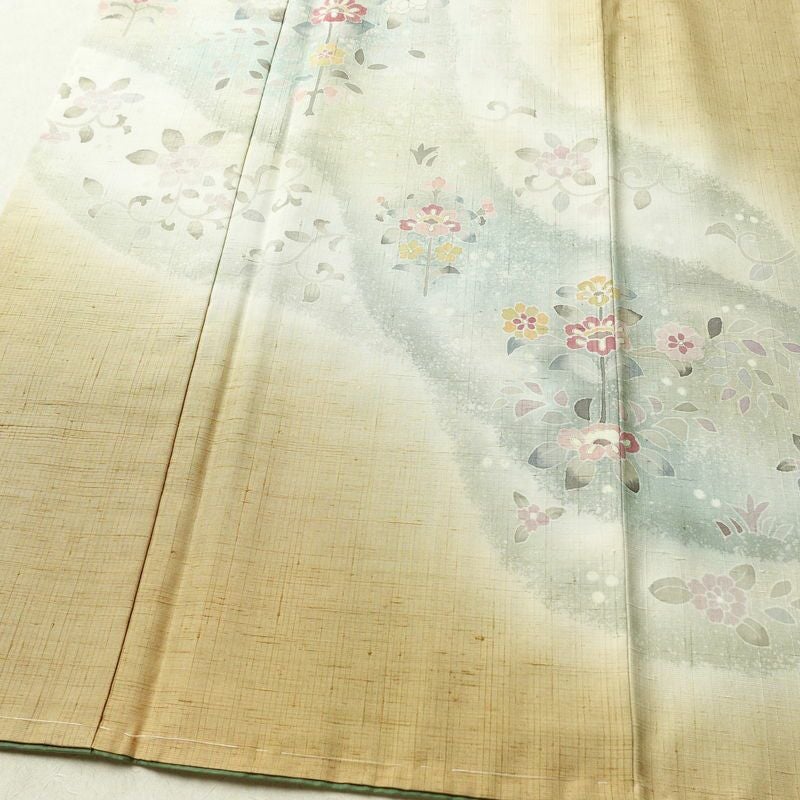 付け下げ 落款入り しつけ糸付き 一つ紋付き 正絹 花柄 袷仕立て 身丈162cm 裄丈63cm リサイクル着物 着物 洒落 紬地 ベージュ_画像4