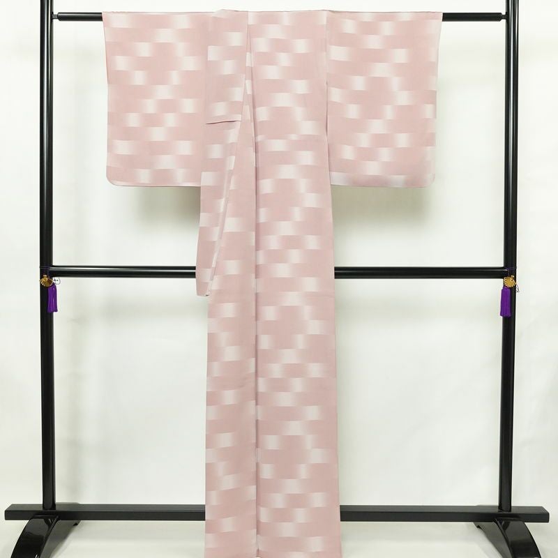 小紋 縮緬 正絹 その他の柄 袷仕立て 身丈162.5cm 裄丈66.5cm リサイクル着物 着物 シンプル ピンク_画像2