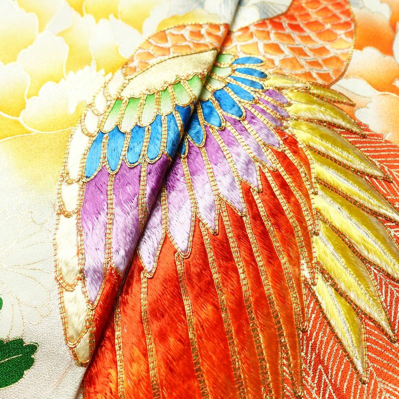 振袖 金駒刺繍 正絹 古典柄 袷仕立て 身丈160cm 裄丈66cm リサイクル着物 着物 孔雀 刺繍 箔 白_画像8