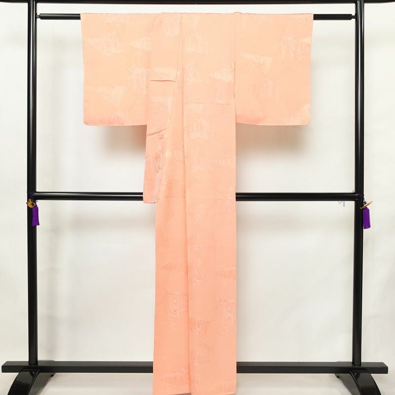 色無地 しつけ糸付き 正絹 木の葉・植物柄 袷仕立て 身丈160.5cm 裄丈64.5cm リサイクル着物 着物 フォーマル ピンク_画像2