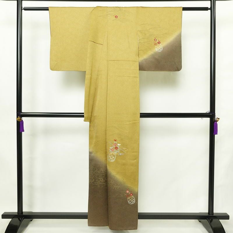 訪問着 正絹 木の葉・植物柄 袷仕立て 身丈157.5cm 裄丈63cm リサイクル着物 着物 刺繍 箔 入学式 卒業式 七五三 お宮参り フォーマル 黄・黄土色_画像2