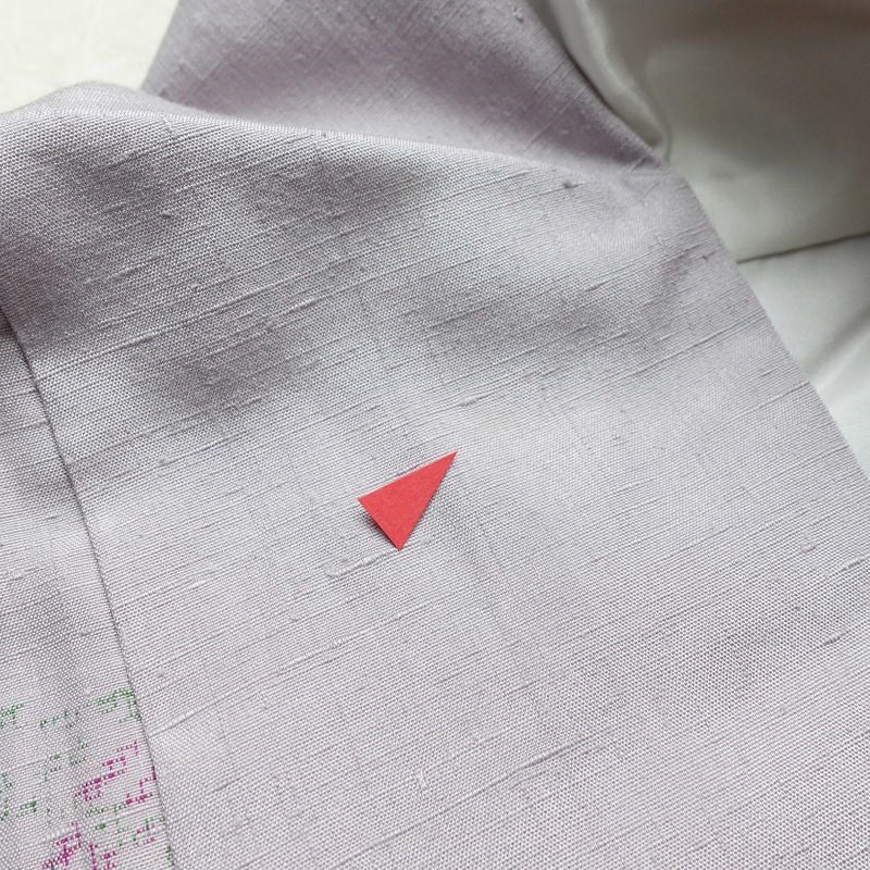 結城紬 紬 手織結城紬 証紙あり 正絹 幾何学柄・抽象柄 袷仕立て 身丈159cm 裄丈64cm リサイクル着物 着物 紫・藤色_画像16