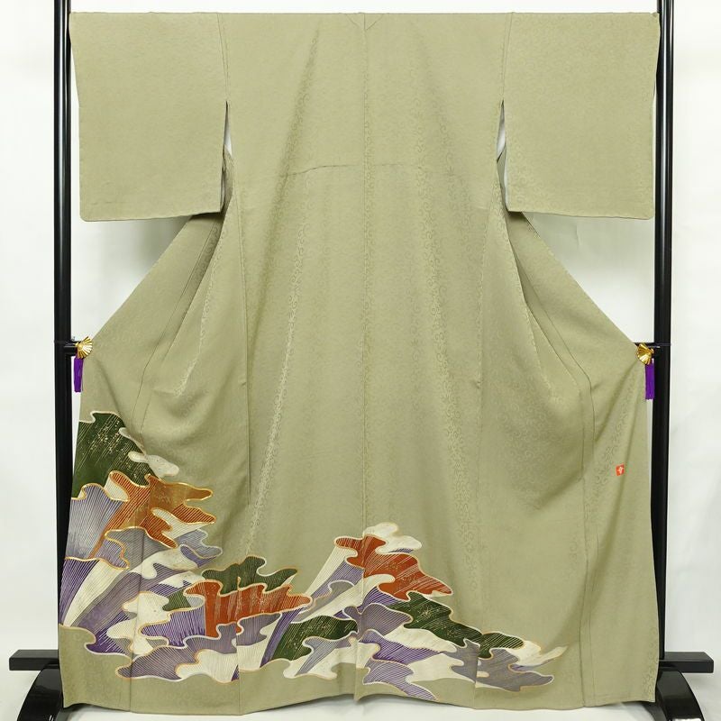 色留袖 落款入り 金駒刺繍 正絹 流水・波柄 袷仕立て 身丈166cm 裄丈69cm リサイクル着物 一部しつけ糸付き 着物 共八掛 フォーマル 緑・うぐいす色_画像1