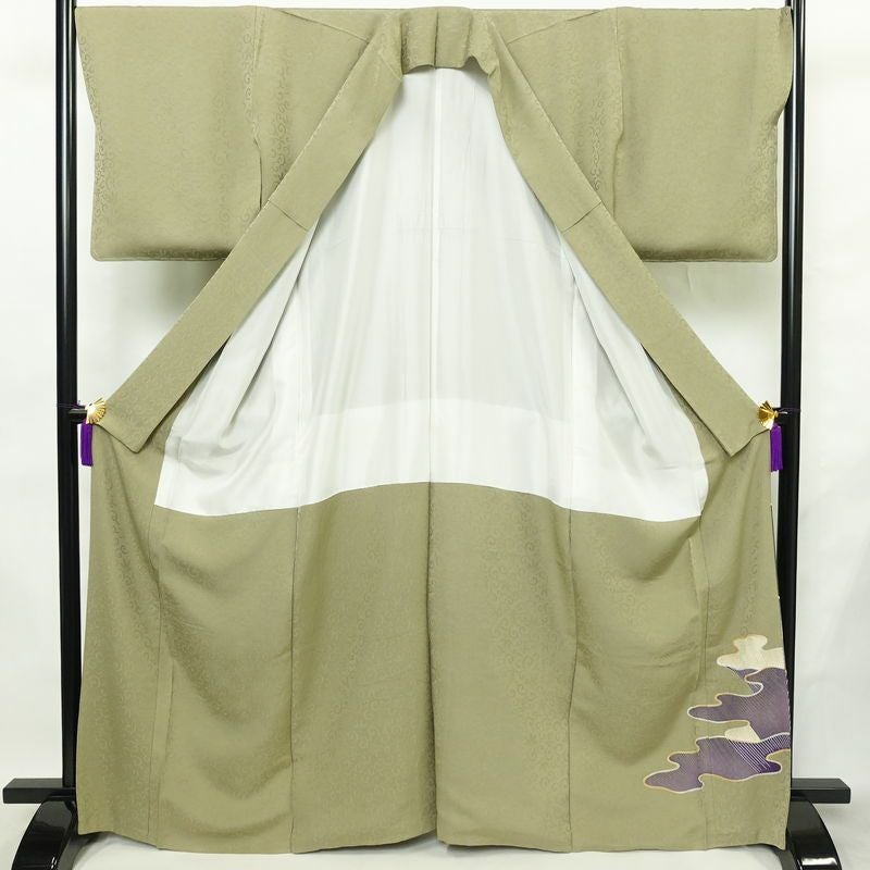 色留袖 落款入り 金駒刺繍 正絹 流水・波柄 袷仕立て 身丈166cm 裄丈69cm リサイクル着物 一部しつけ糸付き 着物 共八掛 フォーマル 緑・うぐいす色_画像3