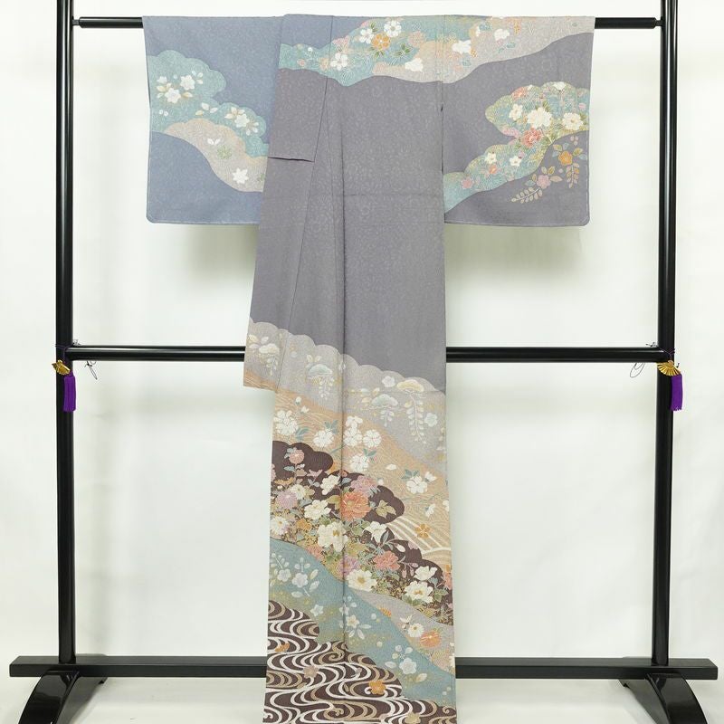 訪問着 良品 金駒刺繍 正絹 花柄 袷仕立て 身丈165.5cm 裄丈69cm リサイクル着物 一部しつけ糸付き 着物 箔 入学式 卒業式 結婚式 七五三 パーティー お宮参り フォーマル 菊 くすみブルー くすみパープル 多色使い_画像2