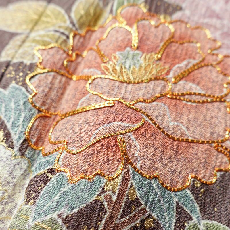 訪問着 良品 金駒刺繍 正絹 花柄 袷仕立て 身丈165.5cm 裄丈69cm リサイクル着物 一部しつけ糸付き 着物 箔 入学式 卒業式 結婚式 七五三 パーティー お宮参り フォーマル 菊 くすみブルー くすみパープル 多色使い_画像8