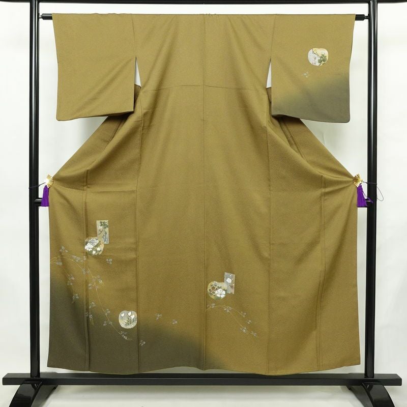 付け下げ 美品 正絹 花柄 袷仕立て 身丈154.5cm 裄丈63cm リサイクル着物 着物 箔 入学式 卒業式 七五三 お宮参り フォーマル 千鳥 上品 黄・黄土色_画像1