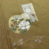 付け下げ 美品 正絹 花柄 袷仕立て 身丈154.5cm 裄丈63cm リサイクル着物 着物 箔 入学式 卒業式 七五三 お宮参り フォーマル 千鳥 上品 黄・黄土色_画像13
