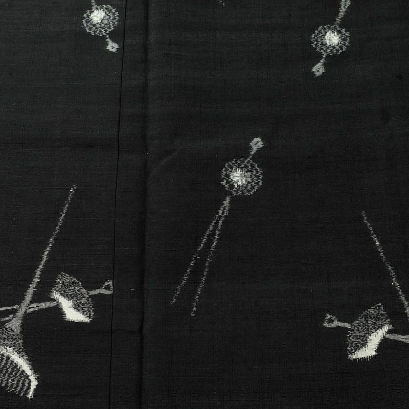紬 しつけ糸付き 正絹 その他の柄 袷仕立て 身丈163cm 裄丈63.5cm リサイクル着物 着物 モダン 洒落 簪 かんざし 黒_画像6