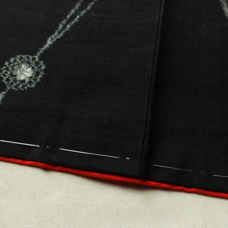 紬 しつけ糸付き 正絹 その他の柄 袷仕立て 身丈163cm 裄丈63.5cm リサイクル着物 着物 モダン 洒落 簪 かんざし 黒_画像11