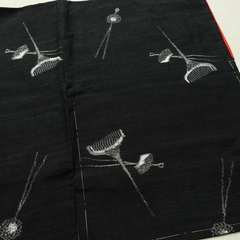 紬 しつけ糸付き 正絹 その他の柄 袷仕立て 身丈163cm 裄丈63.5cm リサイクル着物 着物 モダン 洒落 簪 かんざし 黒_画像12