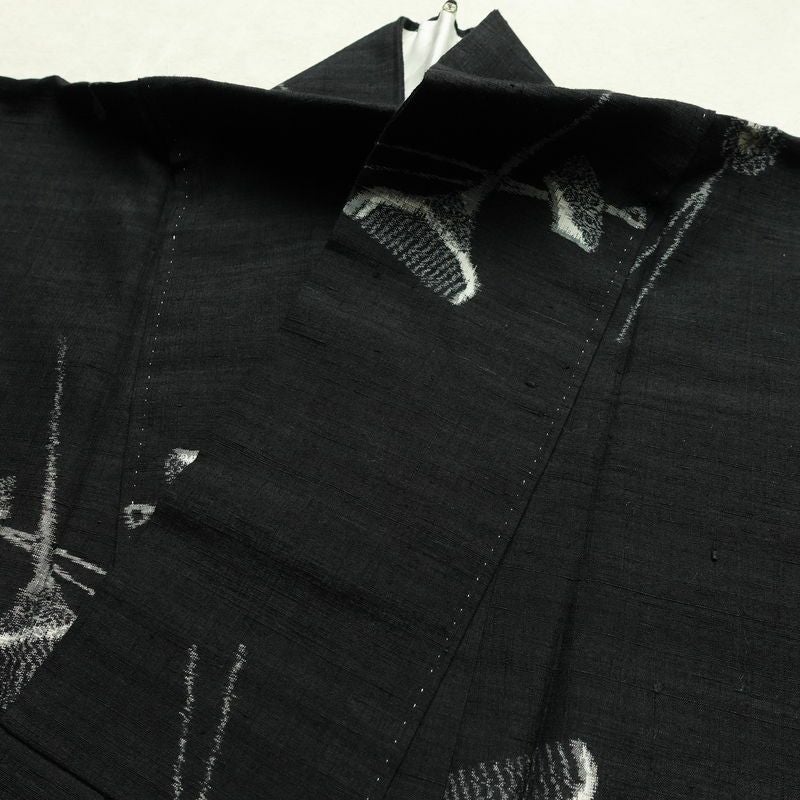 紬 しつけ糸付き 正絹 その他の柄 袷仕立て 身丈163cm 裄丈63.5cm リサイクル着物 着物 モダン 洒落 簪 かんざし 黒_画像15