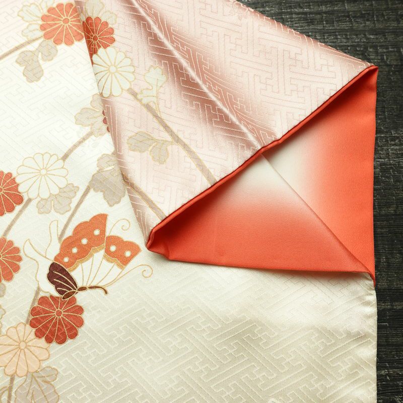 訪問着 落款入り 綸子 伊達衿付き 金駒刺繍 正絹 花柄 袷仕立て 身丈158.5cm 裄丈67cm リサイクル着物 着物 蝶 金彩 入学式 卒業式 七五三 お宮参り フォーマル ピンク_画像18