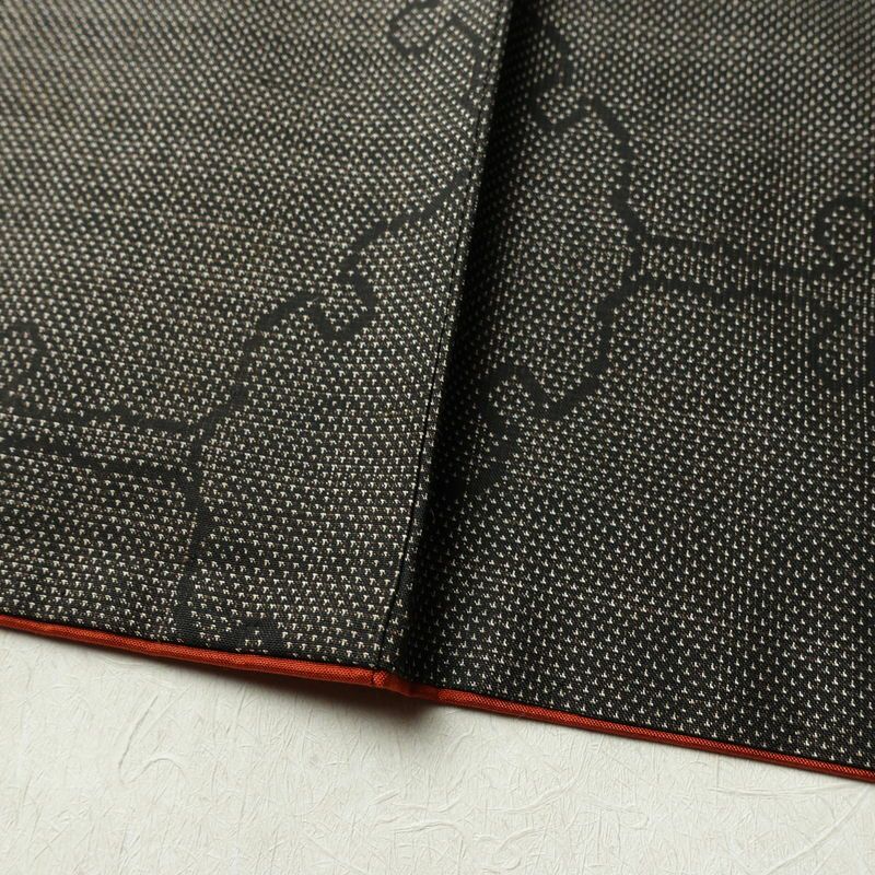 大島紬 良品 純泥染 証紙あり 正絹 古典柄 袷仕立て 身丈154cm 裄丈63cm リサイクル着物 着物 モダン 茶_画像12