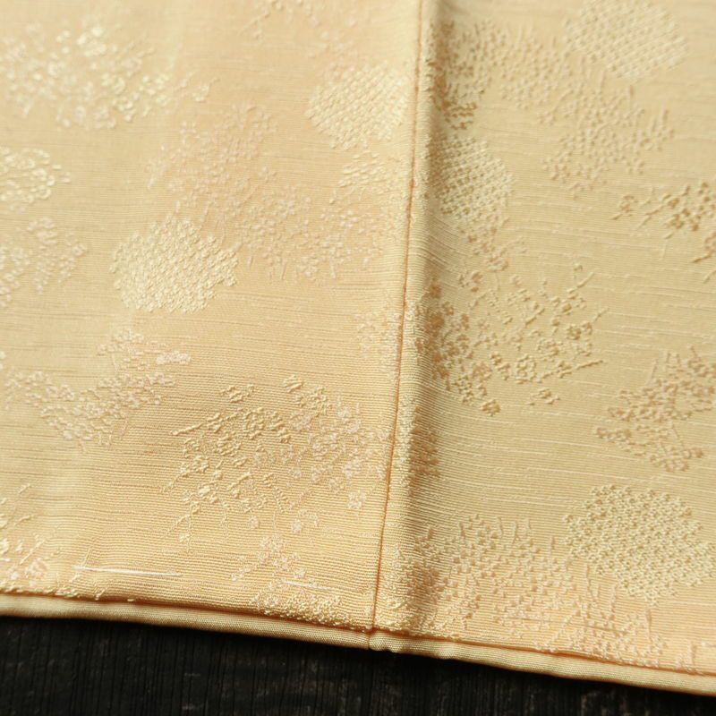 色無地 美品 しつけ糸付き 一つ紋付き 正絹 木の葉・植物柄 袷仕立て 身丈161.5cm 裄丈65.5cm リサイクル着物 着物 入学式 卒業式 お茶会 七五三 お宮参り フォーマル 上品 淡オレンジ 橙_画像12