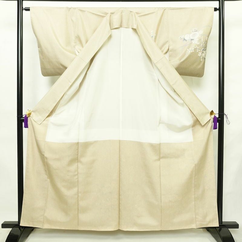 付け下げ 良品 大島紬地 美光 勉 落款入り 正絹 花柄 袷仕立て 身丈161cm 裄丈63.5cm リサイクル着物 たたき染め 着物 入学式 卒業式 七五三 お宮参り フォーマル ベージュ_画像3