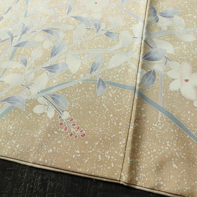 付け下げ 良品 大島紬地 美光 勉 落款入り 正絹 花柄 袷仕立て 身丈161cm 裄丈63.5cm リサイクル着物 たたき染め 着物 入学式 卒業式 七五三 お宮参り フォーマル ベージュ_画像10